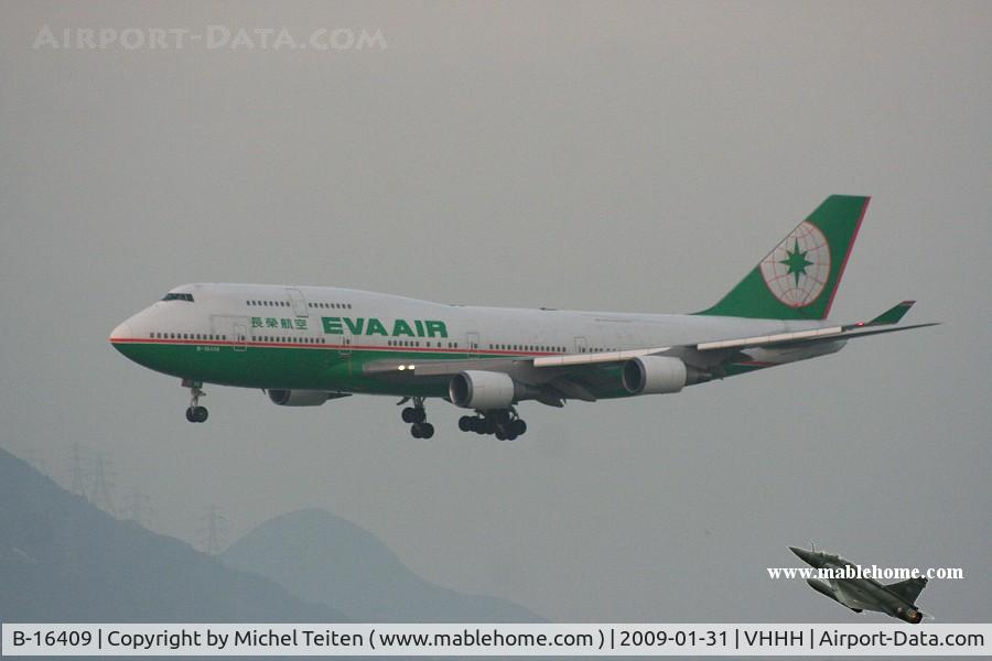 B-16409, 1996 Boeing 747-45E(M) C/N 28093, EVA Air approaching 25R