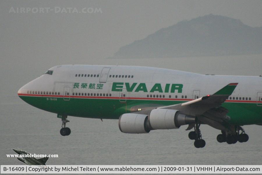 B-16409, 1996 Boeing 747-45E(M) C/N 28093, EVA Air approaching 25R