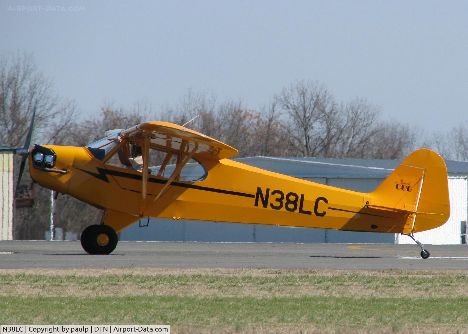 N38LC, 2008 American Legend AL3 C/N AL-1118, Taxiing across runway 14 at Downtown Shreveport.
