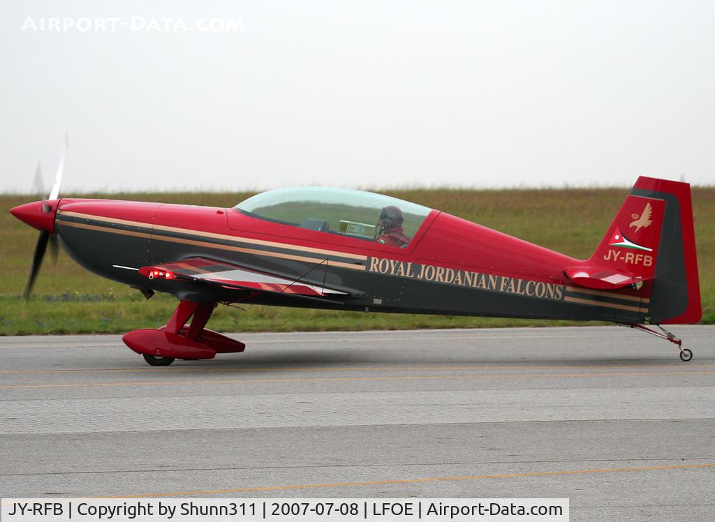JY-RFB, Extra EA-300 C/N 1240, Ready for the show...