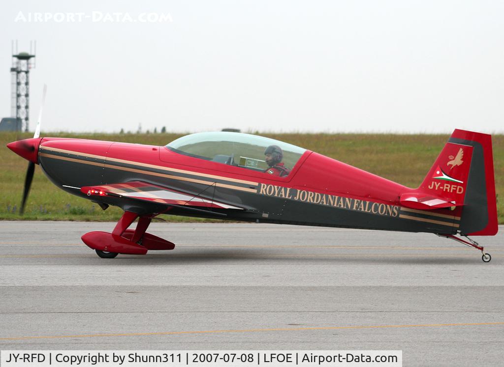 JY-RFD, Extra EA-300 C/N 1242, Ready for the show...