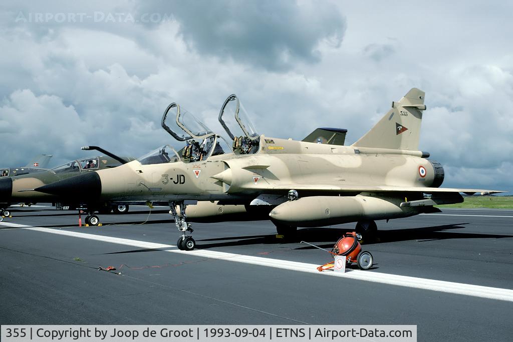 355, Dassault Mirage 2000N C/N 323, During the early nineties some French Mirage 2000's were resprayed in the superb desert camo. Unfortunately these colours did not last long.