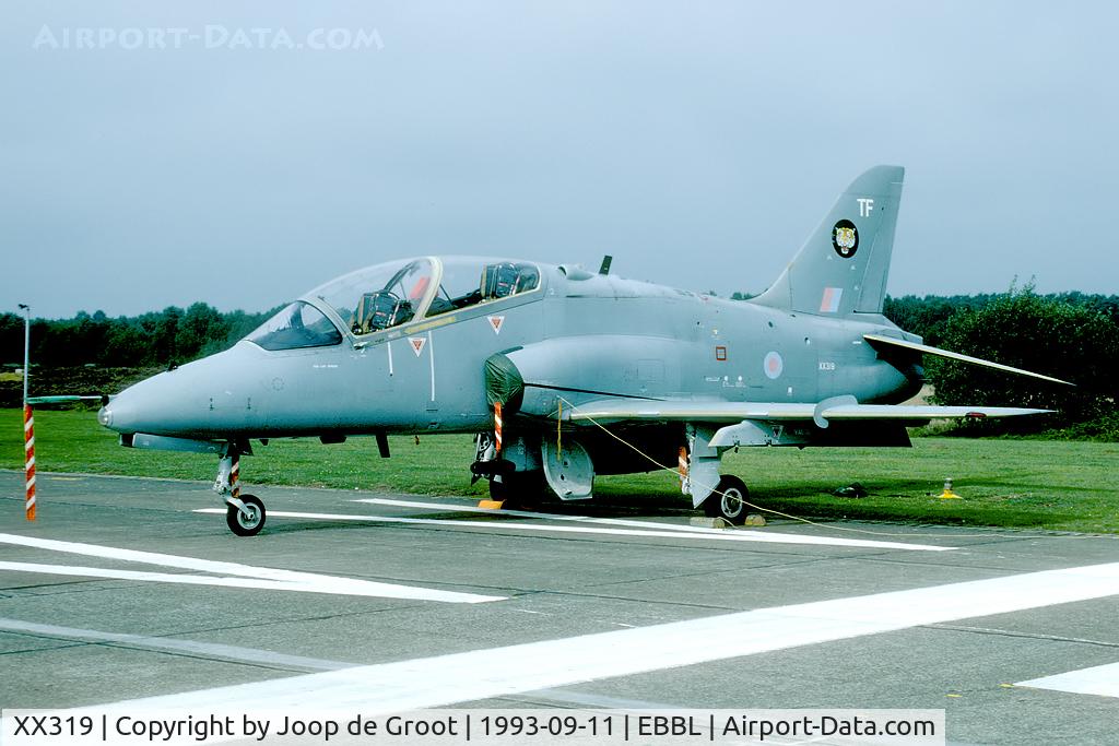 XX319, 1980 Hawker Siddeley Hawk T.1A C/N 162/312144, During the early nineties the grey Hawk was quite common. Some years later the new gloss black was introduced.