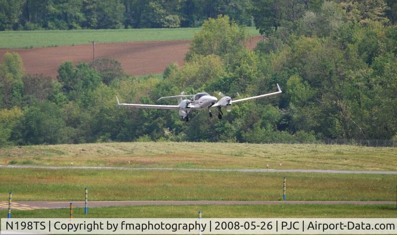 N198TS, 2006 Diamond DA-42 Twin Star C/N 42.AC002, Take off