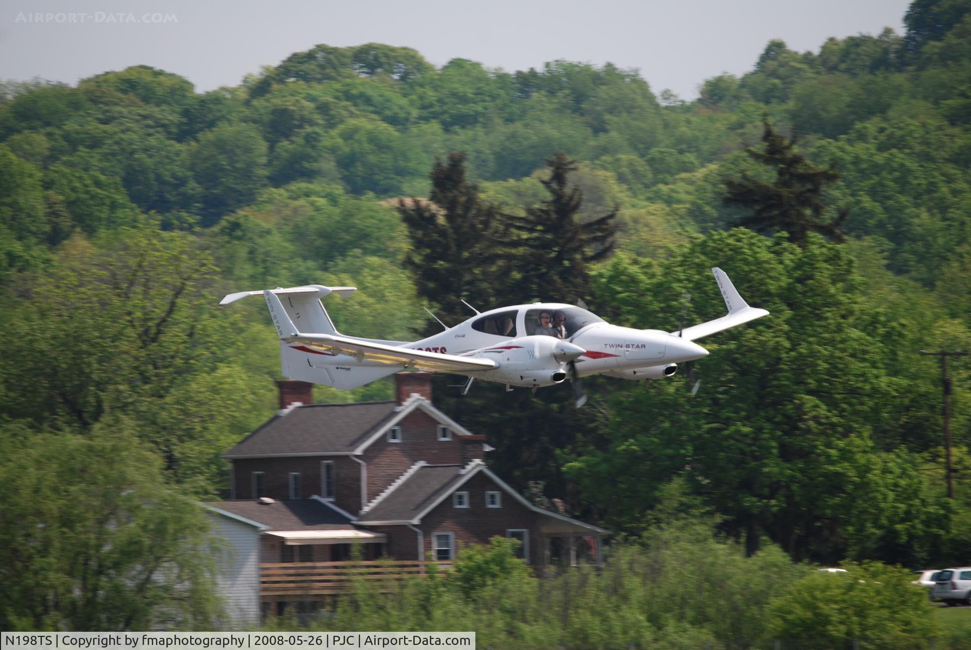 N198TS, 2006 Diamond DA-42 Twin Star C/N 42.AC002, Flyby