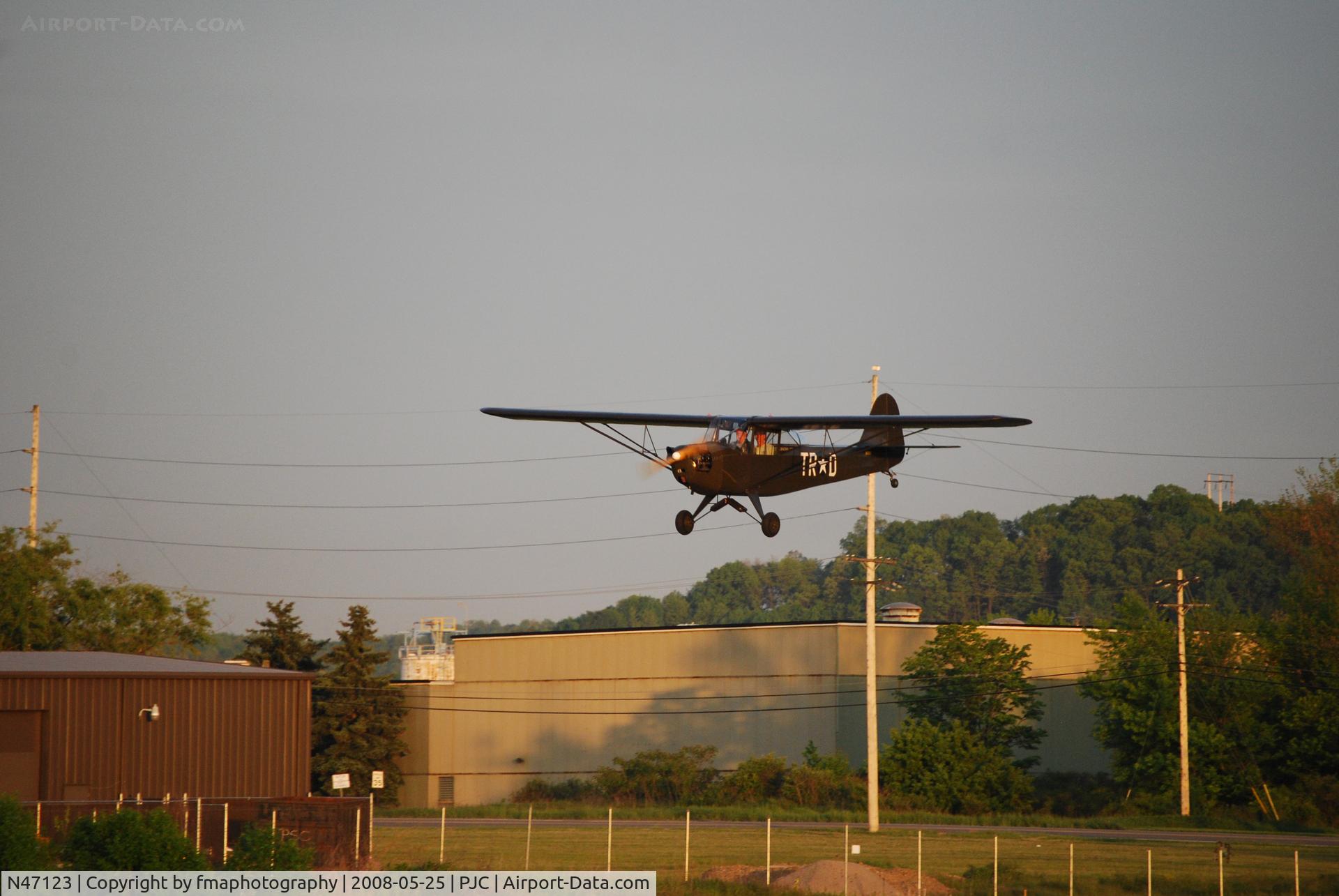 N47123, 1943 Taylorcraft DCO-65 C/N 5133, Landing