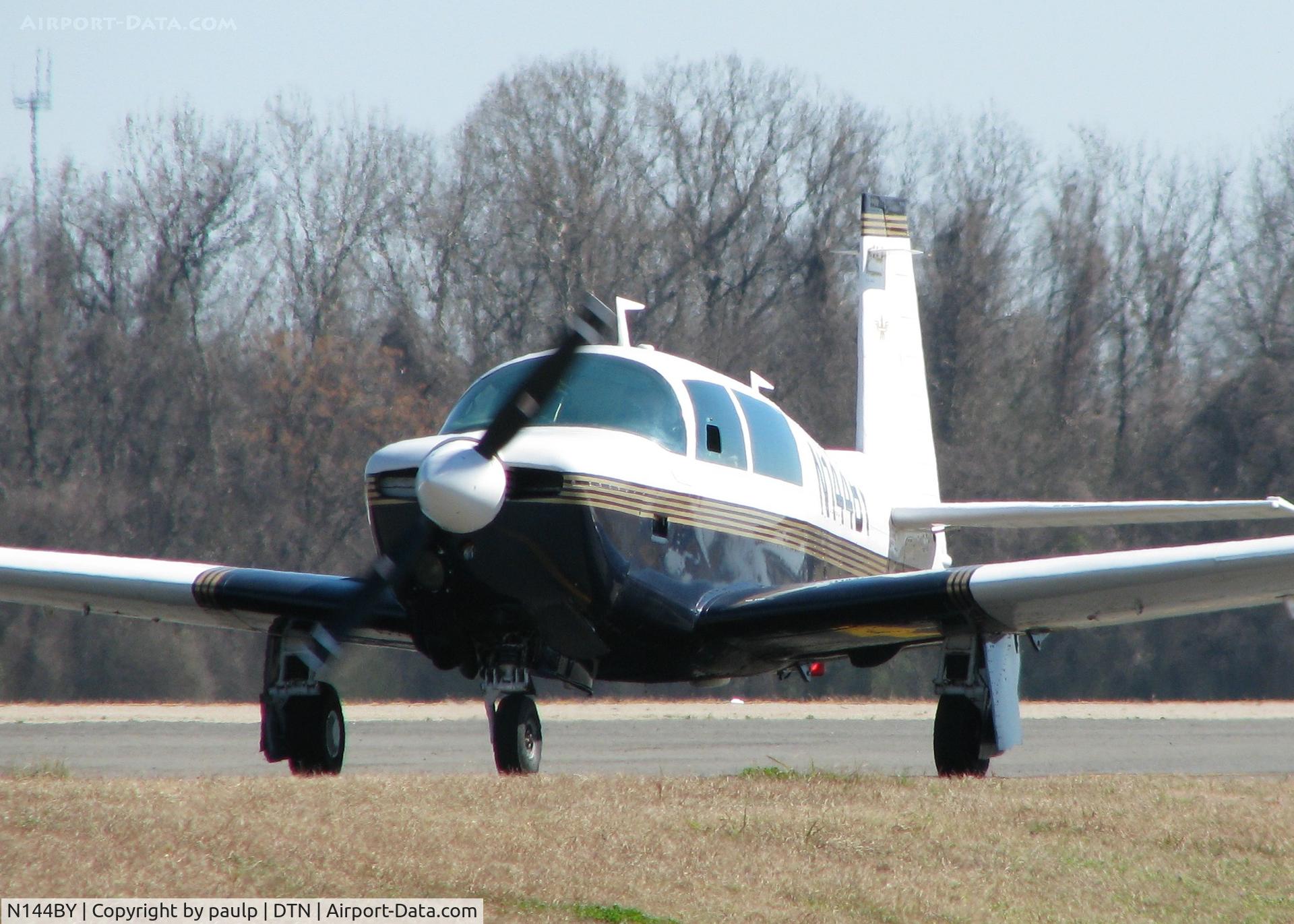 N144BY, 1977 Mooney M20J 201 C/N 24-0034, On taxiway  foxtrot heading to runway 14 at Downtown Shreveport.