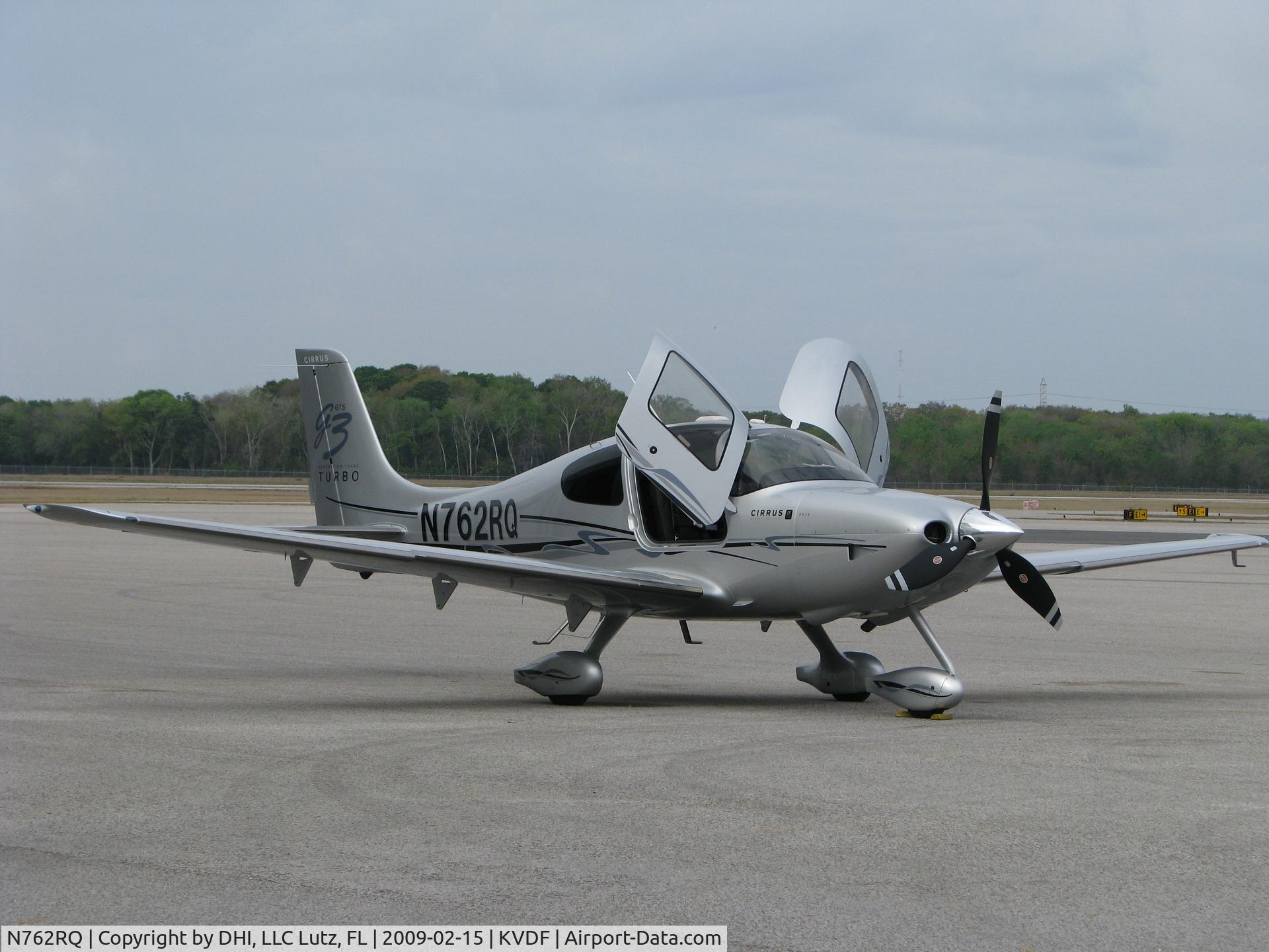 N762RQ, 2008 Cirrus SR22 G3 GTS Turbo C/N 3099, Pre-Flight @ Vandenberg Airport, Tampa, Florida, United States