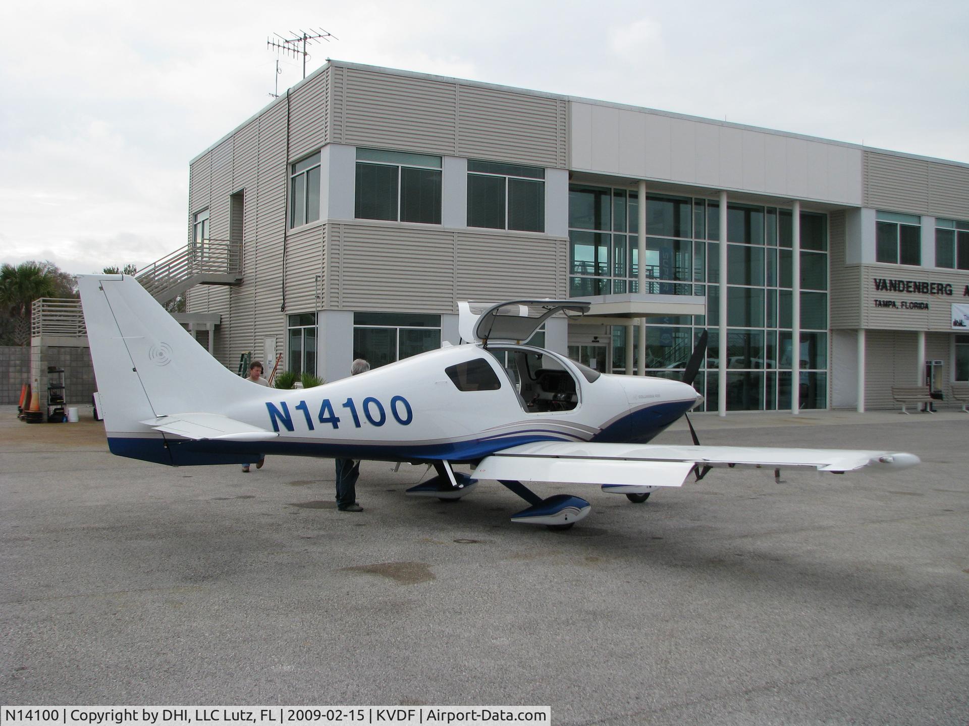 N14100, 2006 Columbia Aircraft Mfg LC41-550FG C/N 41663, Pre-Flight @ Vandenberg Airport, Tampa, Florida, United States