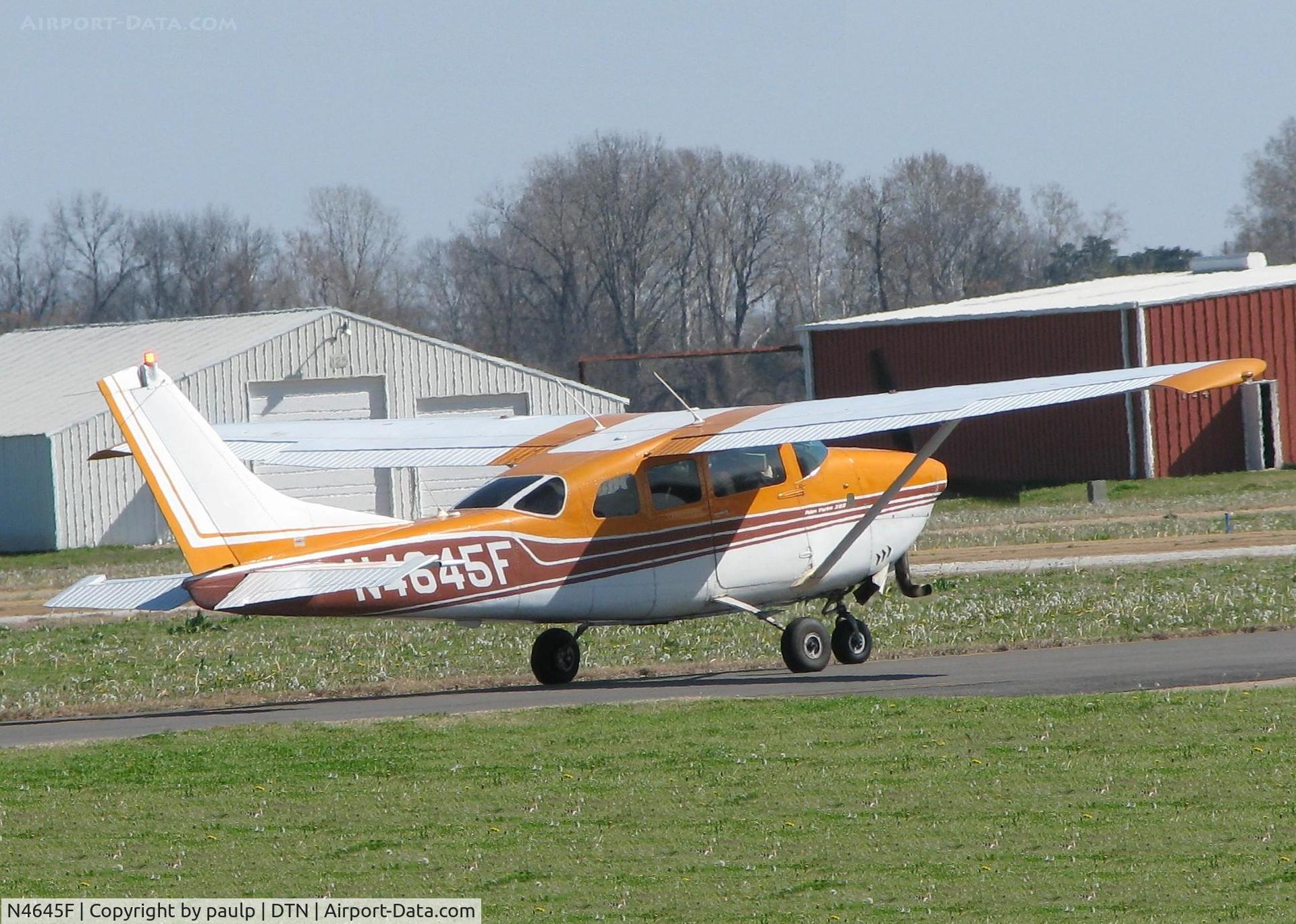 N4645F, 1966 Cessna TP206A Turbo Super Skylane C/N P206-0245, Taxiing to runway 32 at the Downtown Shreveport airport.