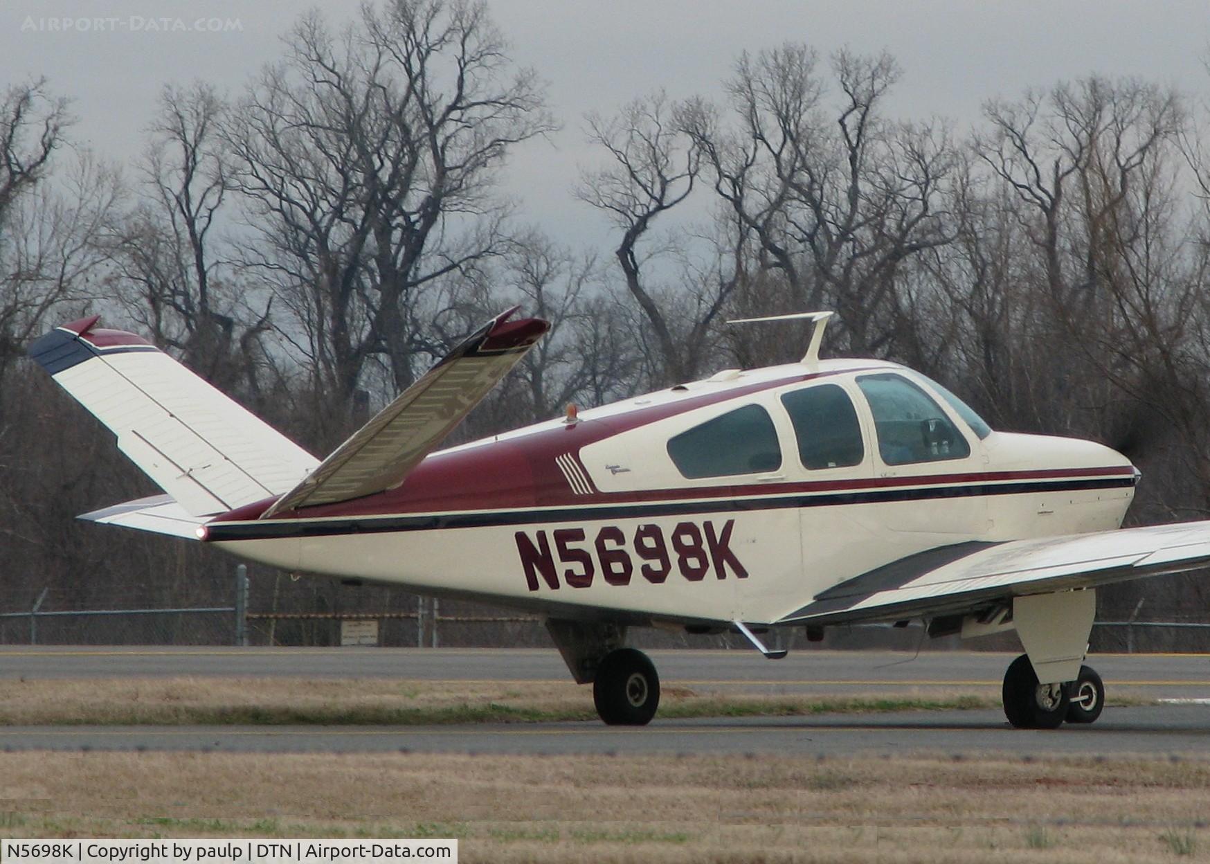 N5698K, 1964 Beech S35 Bonanza C/N D-7622, About to take off from the Downtown Shreveport airport.