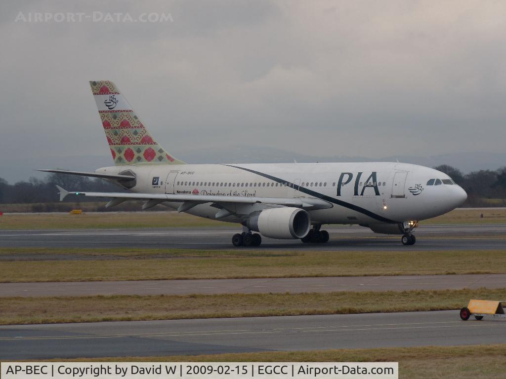 AP-BEC, 1991 Airbus A310-308 C/N 590, Taxing to the gate