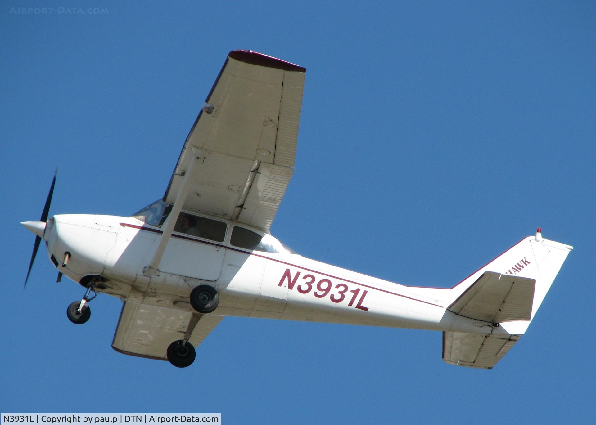 N3931L, 1965 Cessna 172G C/N 17254100, Off of 32 at the Downtown Shreveport airport.