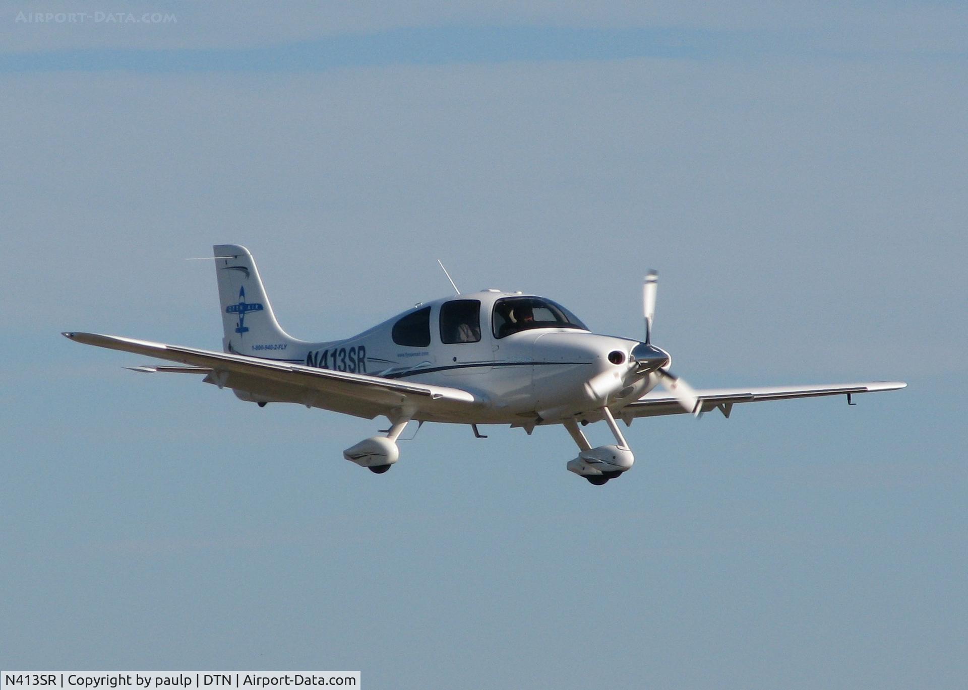 N413SR, 2006 Cirrus SR22 C/N 1936, Landing at Downtown Shreveport.