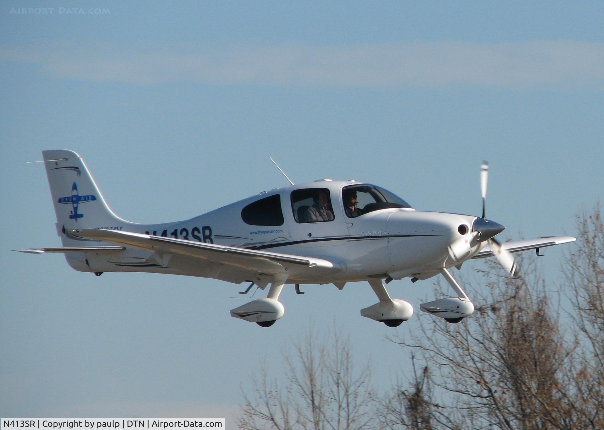 N413SR, 2006 Cirrus SR22 C/N 1936, About to touch down on runway 14 at the Downtown Shreveport airport.