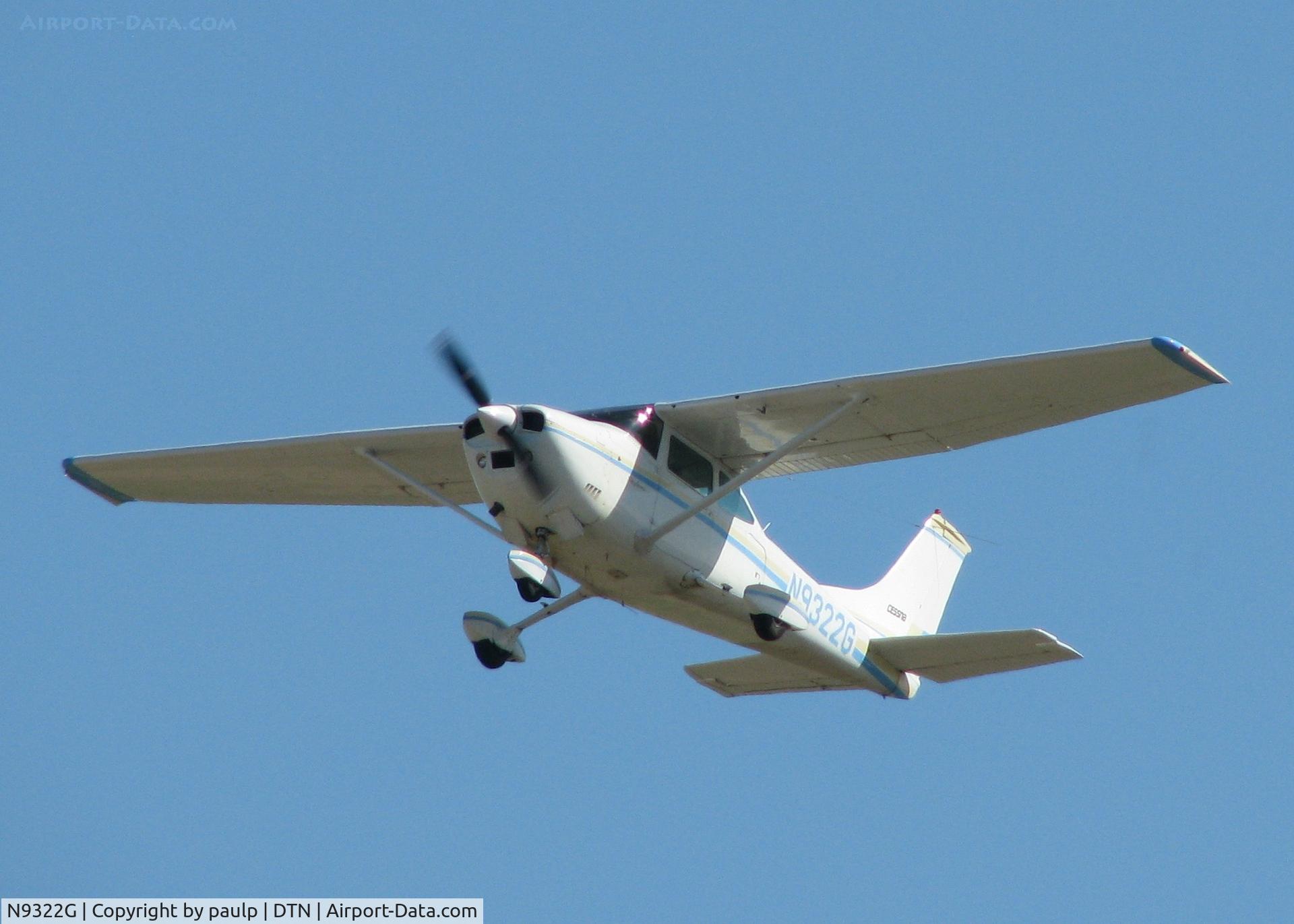 N9322G, 1971 Cessna 182P Skylane C/N 18260862, Off of 32 at the Downtown Shreveport airport.