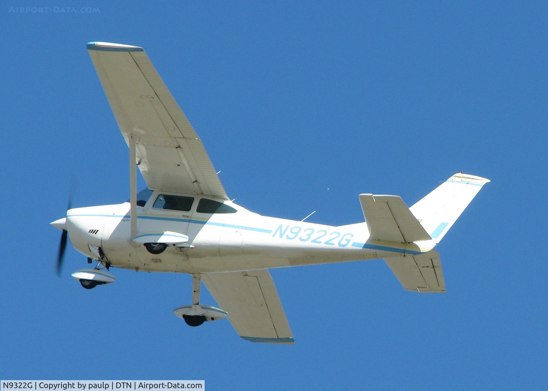 N9322G, 1971 Cessna 182P Skylane C/N 18260862, Off of 32 at the Downtown Shreveport airport.
