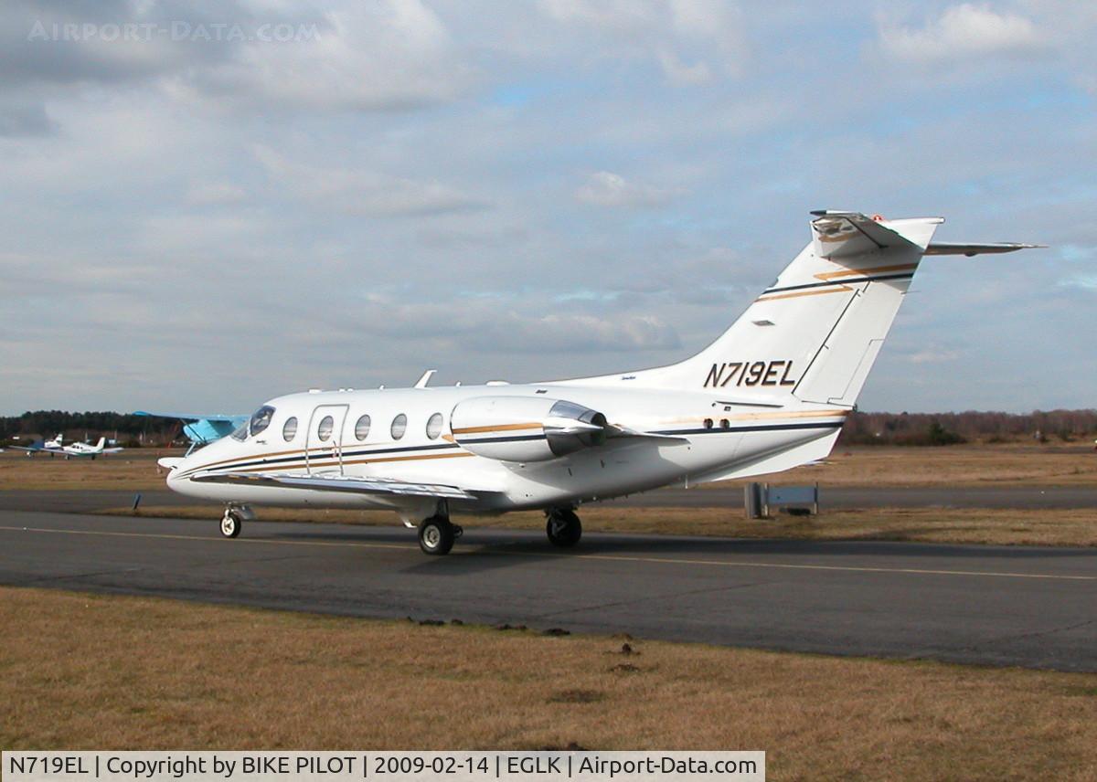 N719EL, Raytheon Hawker 400XP C/N RK-488, TAXYING OUT TOWARDS RWY 07