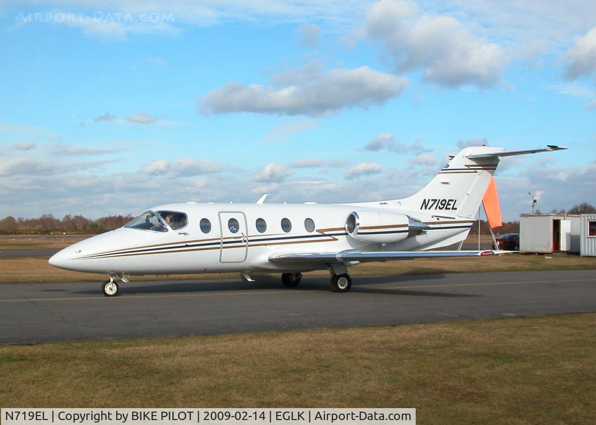 N719EL, Raytheon Hawker 400XP C/N RK-488, TAXYING PAST THE CAFE