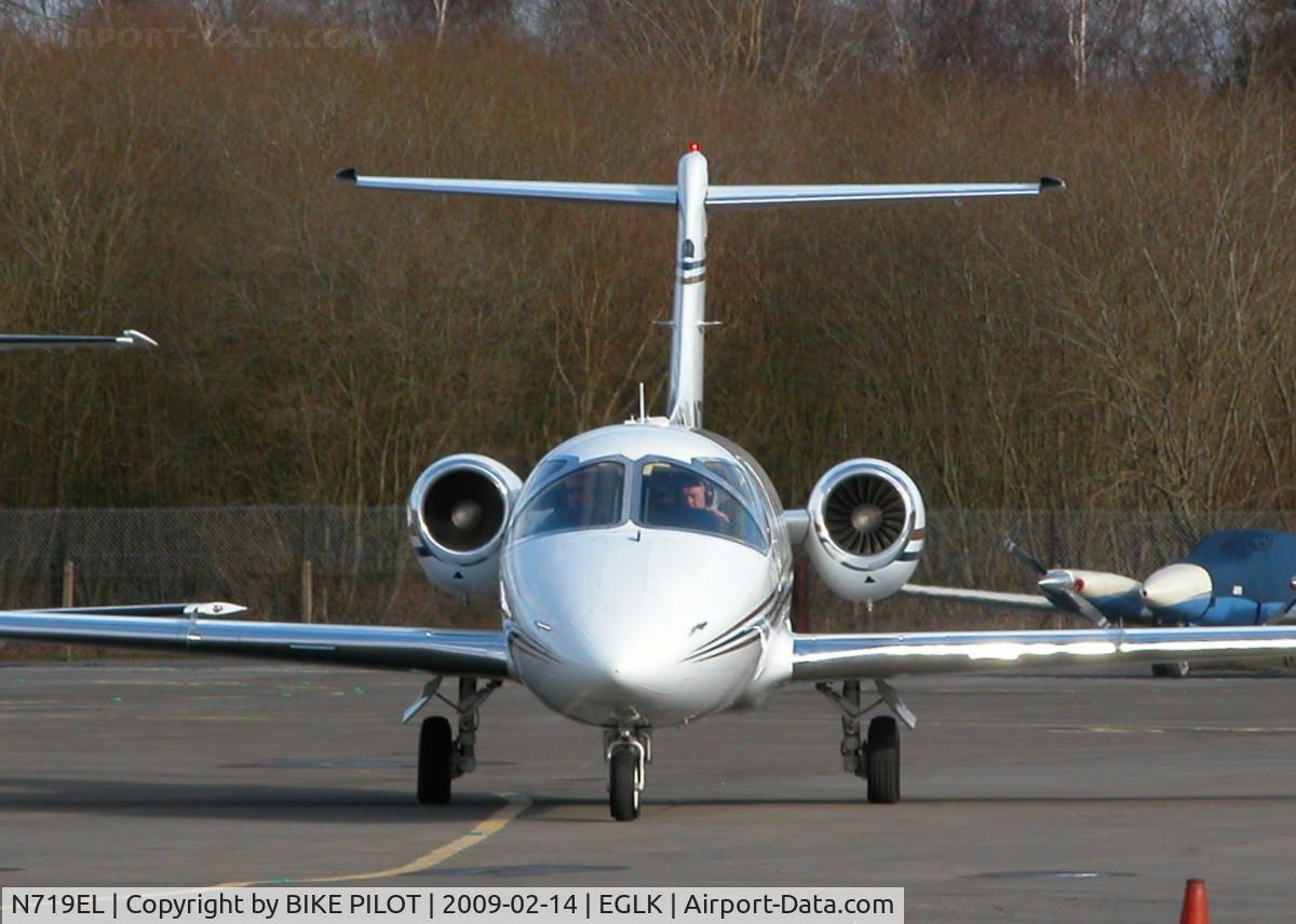 N719EL, Raytheon Hawker 400XP C/N RK-488, LEAVING THE TERMINAL APRON