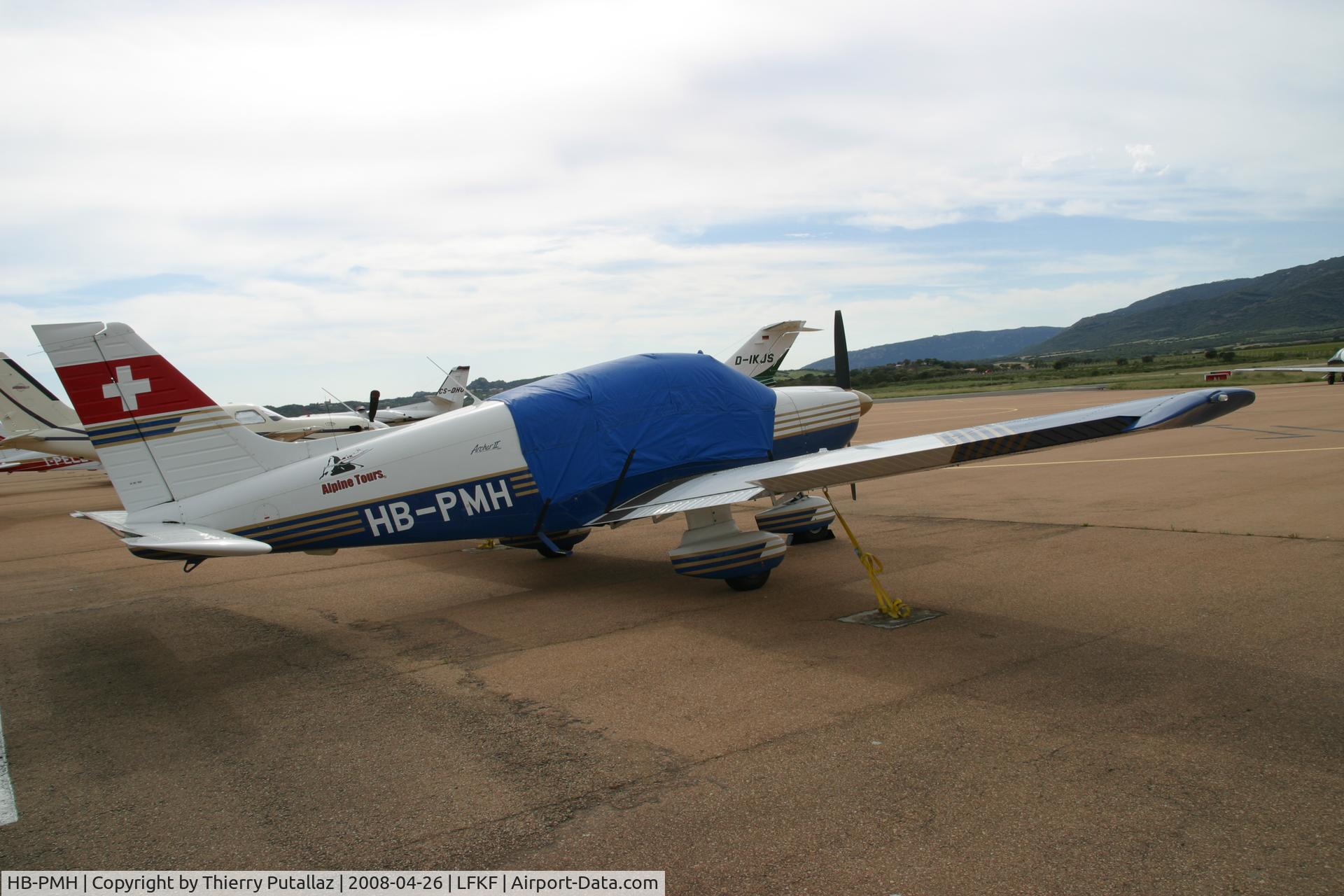 HB-PMH, 1989 Piper PA-28-181 Archer II C/N 2890112, Avec une bâche