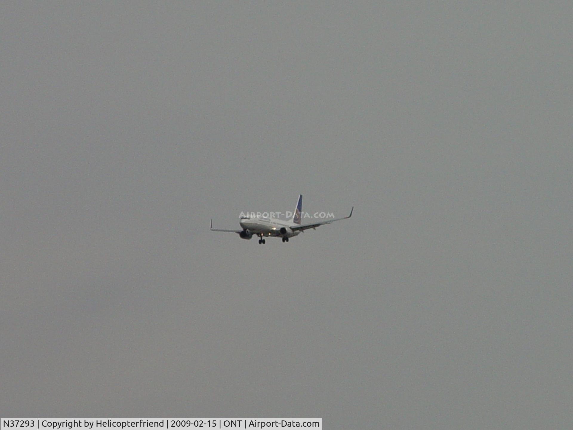 N37293, 2005 Boeing 737-824 C/N 33453, Continental on final to Ontario
