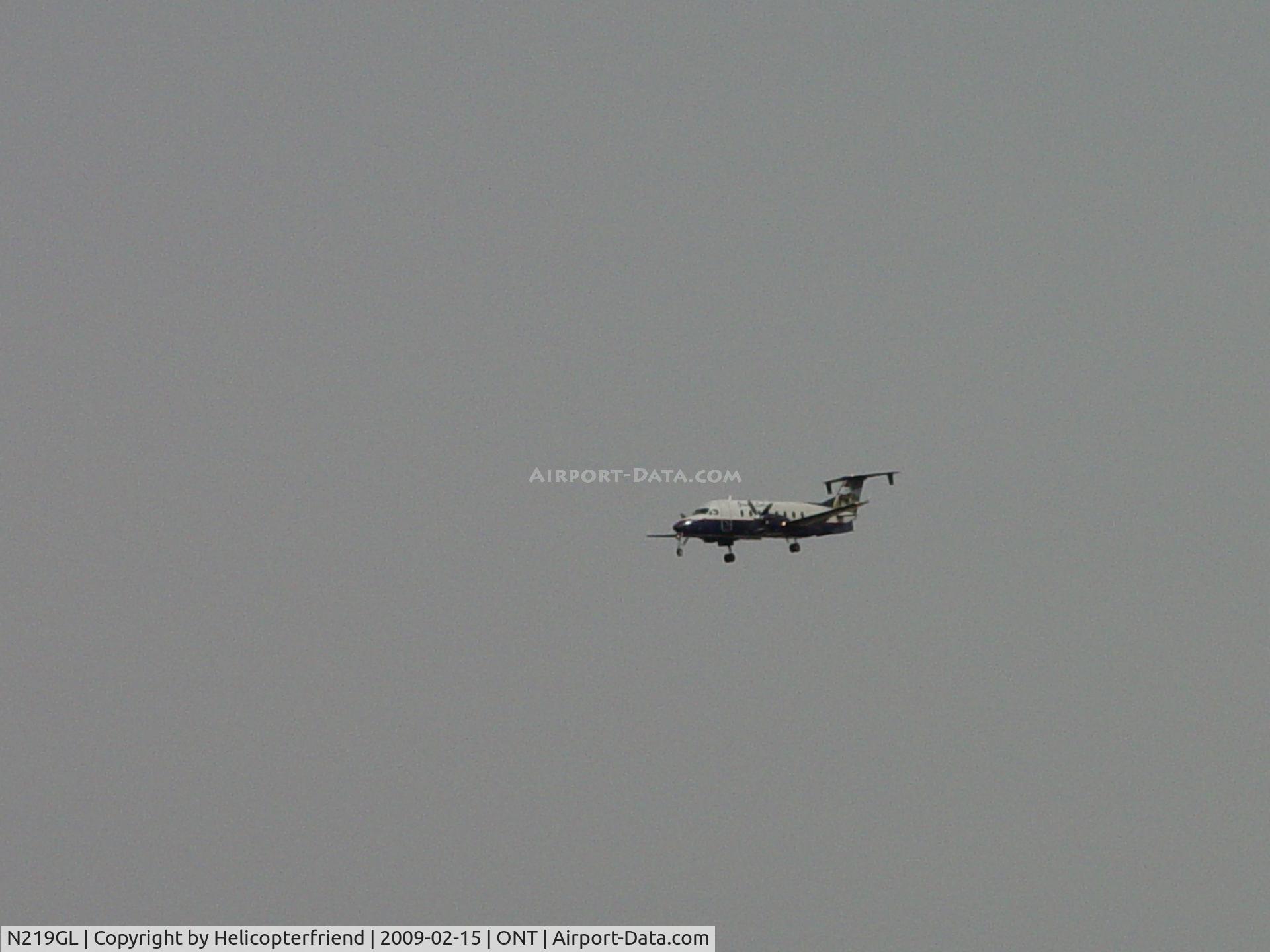 N219GL, 1996 Beech 1900D C/N UE-219, On final to Ontario