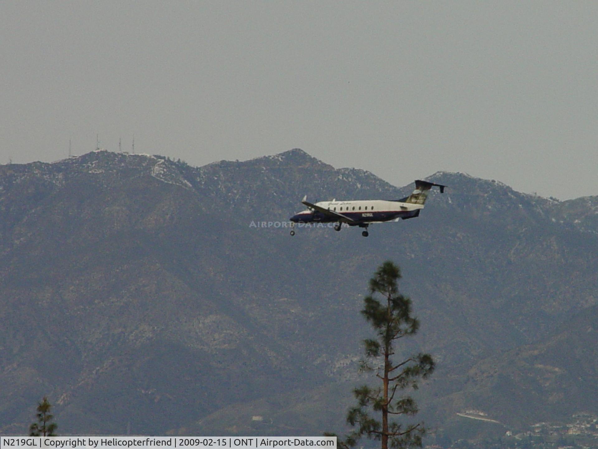 N219GL, 1996 Beech 1900D C/N UE-219, Made it over the trees and outer fence at Ontario