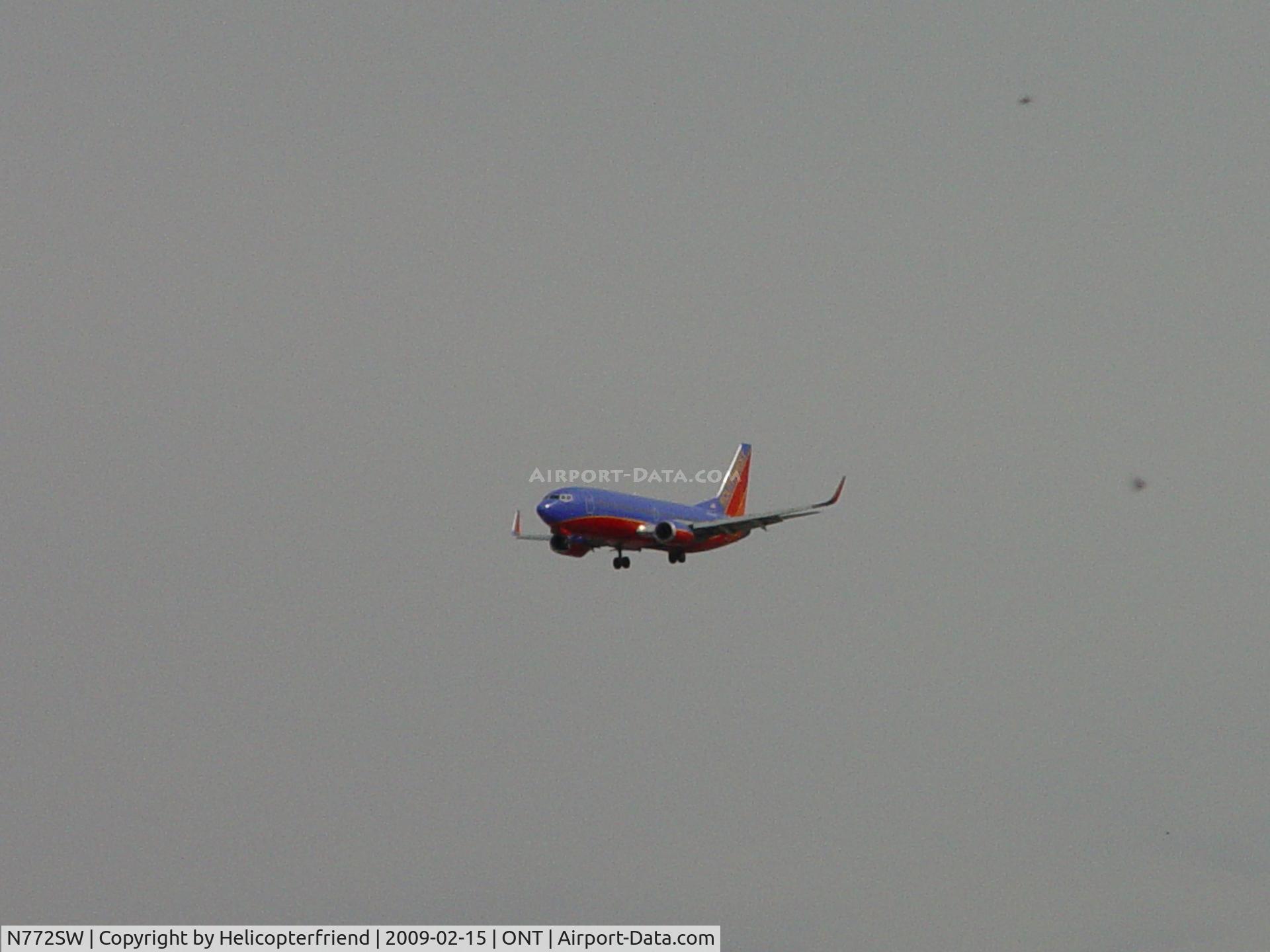 N772SW, 2000 Boeing 737-7H4 C/N 27880, On final to Ontario first seen by me 2008-11-04