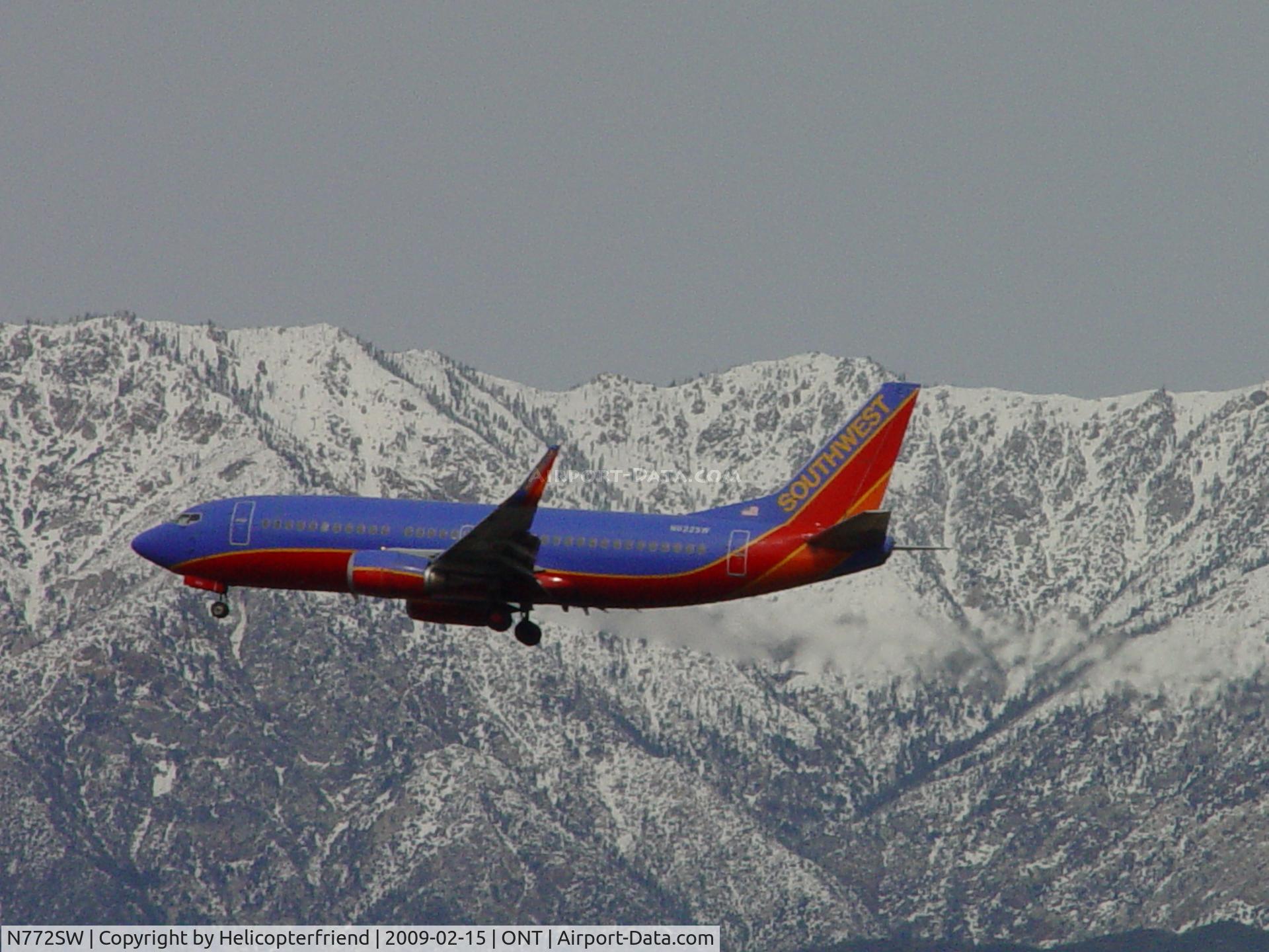 N772SW, 2000 Boeing 737-7H4 C/N 27880, Applying power to reach the runway at Ontario