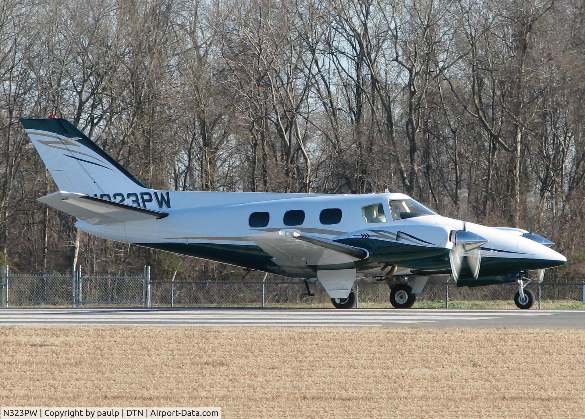 N323PW, 1980 Beech B-60 Duke C/N P-541, Taking off from runway 14 at the Downtown Shreveport airport.
