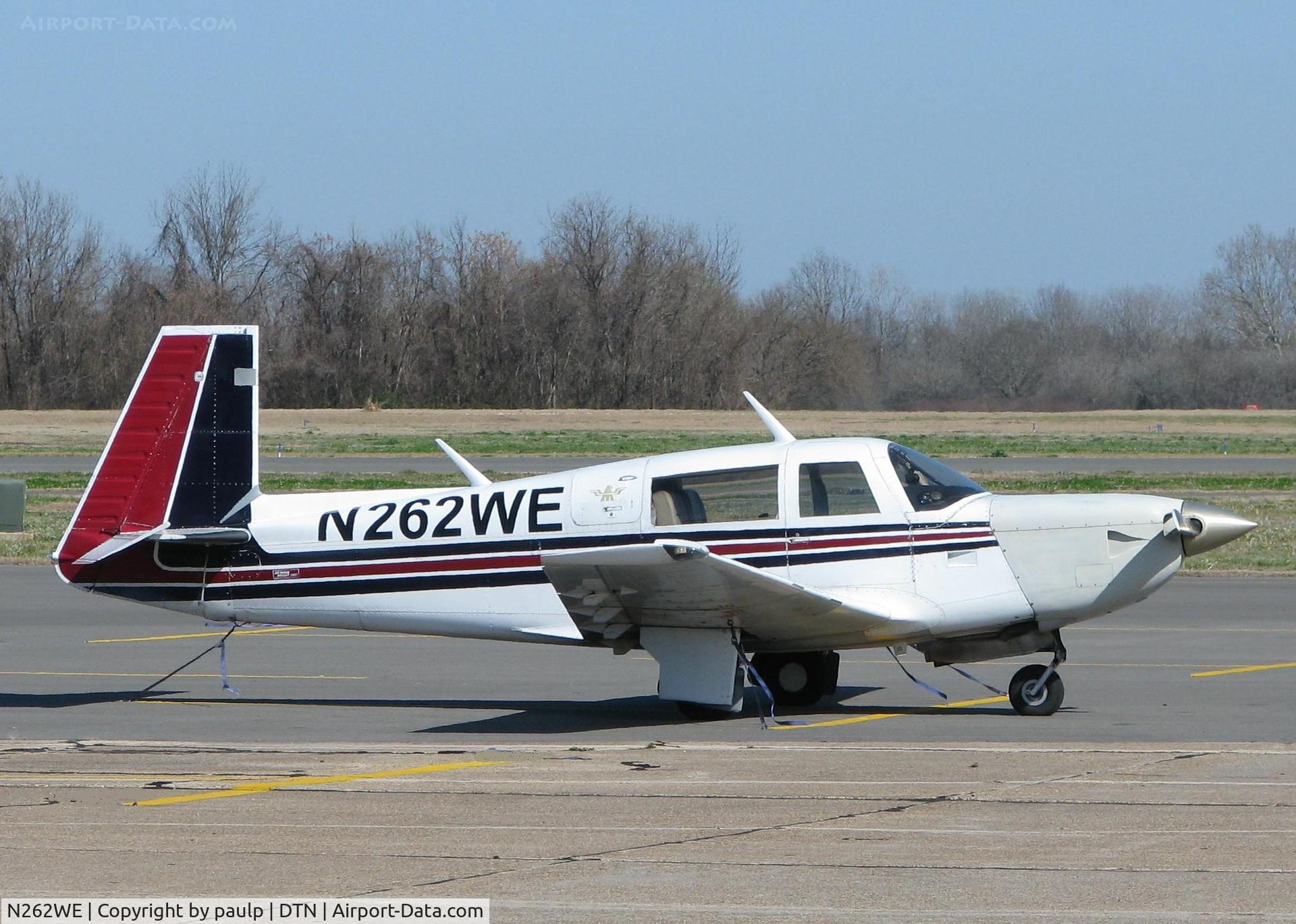N262WE, 1982 Mooney M20K C/N 25-0687, Parked at the Downtown Shreveport airport.