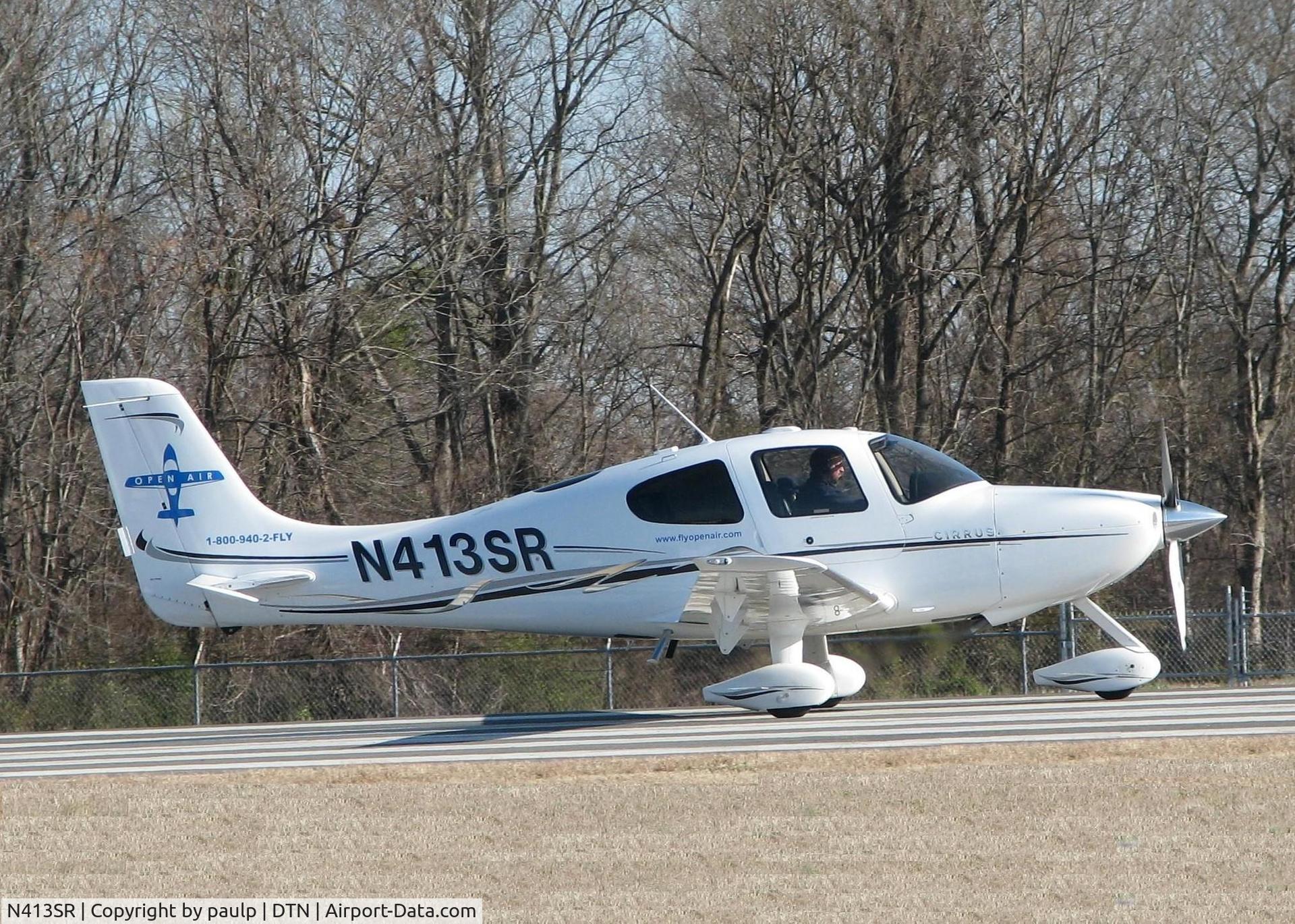 N413SR, 2006 Cirrus SR22 C/N 1936, Taking off from 14 at the Downtown Shreveport airport.
