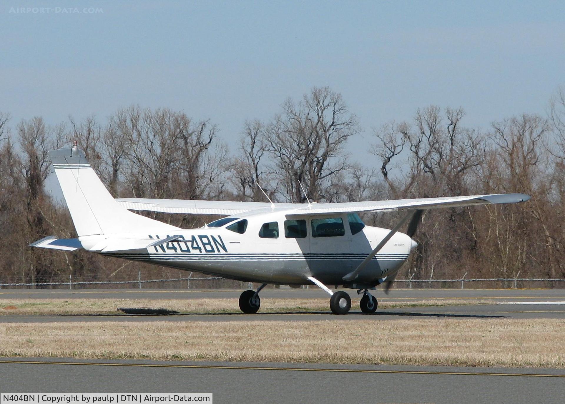 N404BN, 1965 Cessna 210E Centurion C/N 21058705, Taxiing to 14 at Downtown Shreveport.