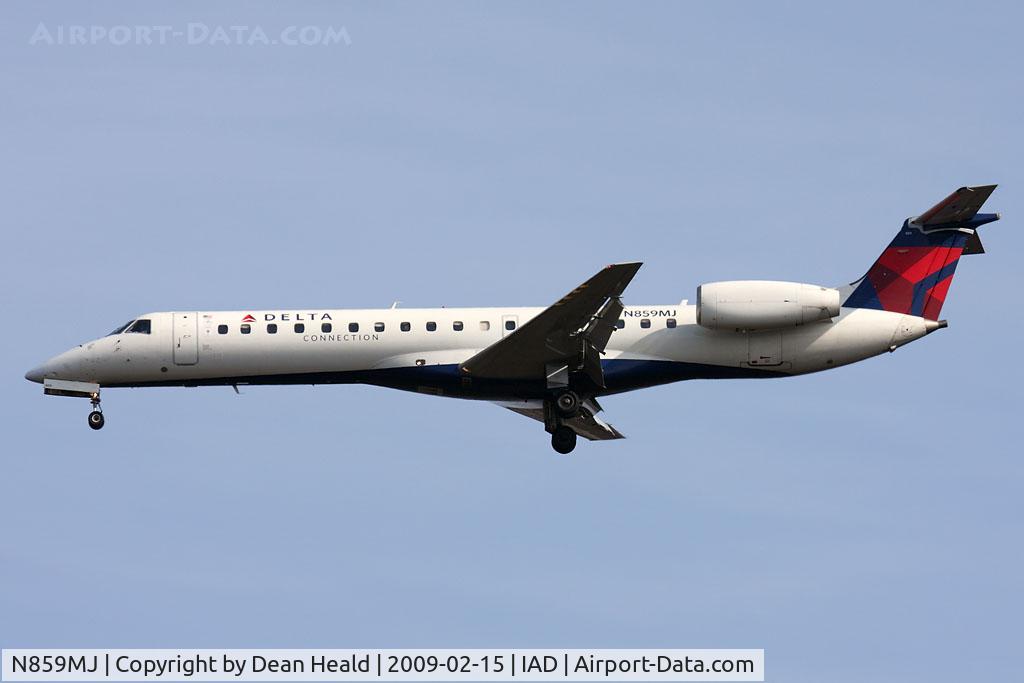 N859MJ, 2003 Embraer ERJ-145LR (EMB-145LR) C/N 145769, Delta Connection (Freedom Airlines) N859MJ (FLT FRL6211) from John F Kennedy Int'l (KJFK) on short-final to RWY 1R.