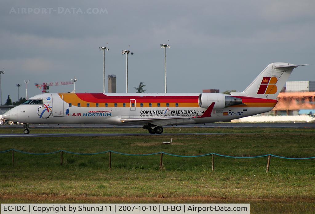 EC-IDC, 2002 Bombardier CRJ-200ER (CL-600-2B19) C/N 7622, Lining up rwy 32R for departure