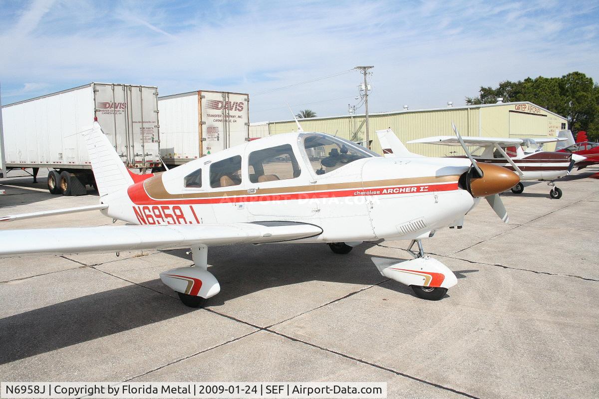 N6958J, 1976 Piper PA-28-181 C/N 28-7690441, Piper PA-28-181 built 1976