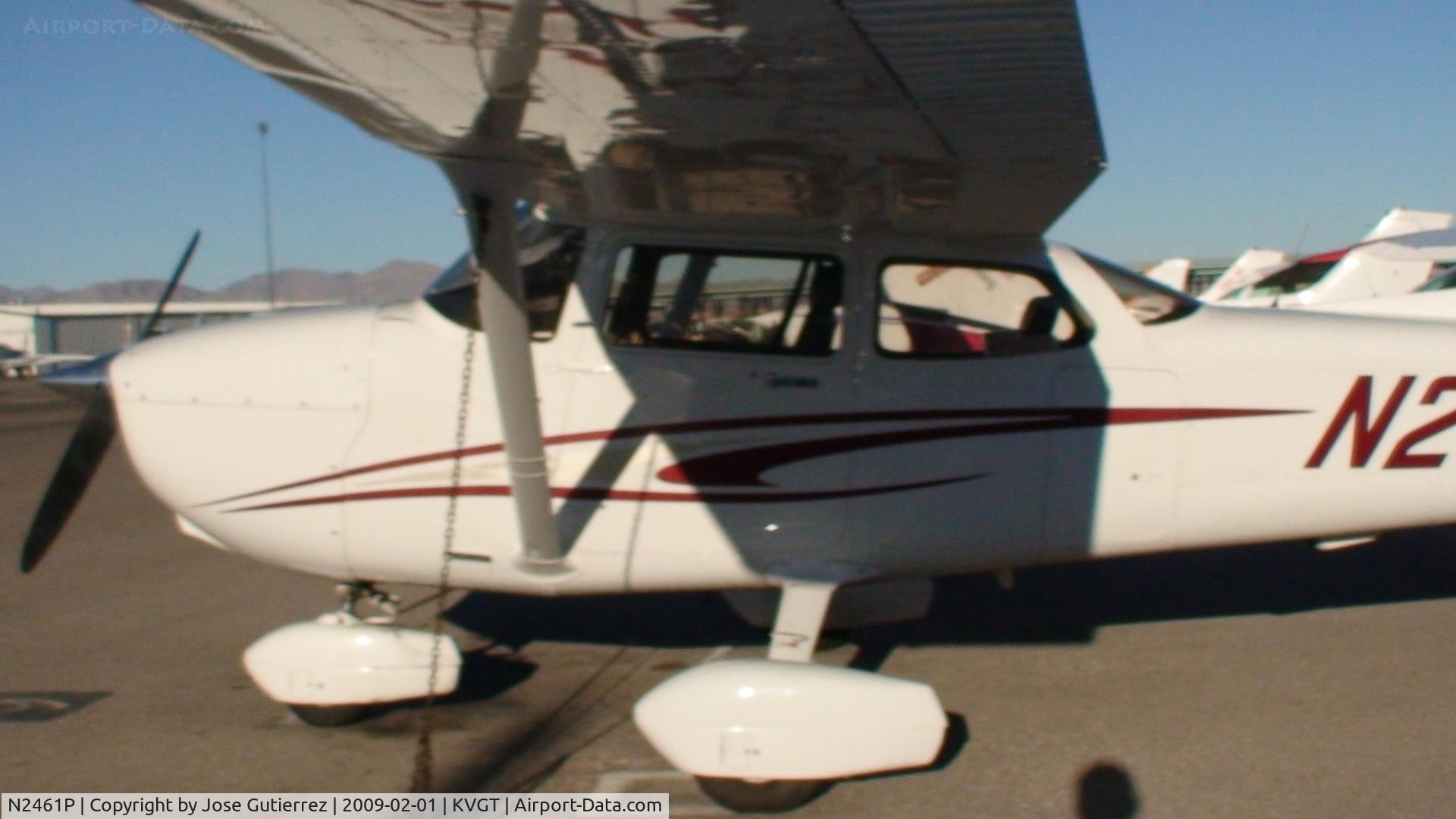 N2461P, 2005 Cessna 172S C/N 172S10044, Close up