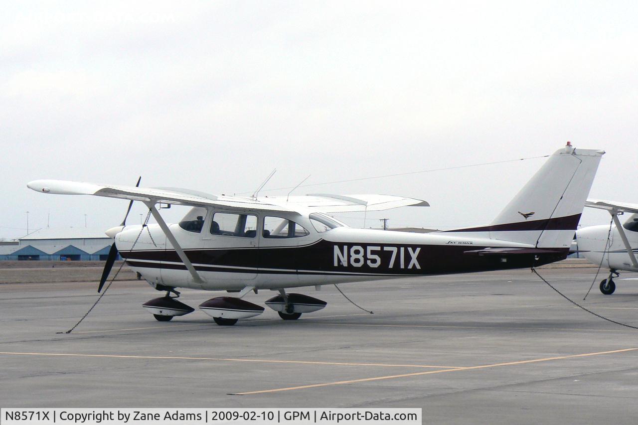 N8571X, 1963 Cessna P172D Skyhawk Powermatic C/N P17257171, At Grand Prairie Municipal