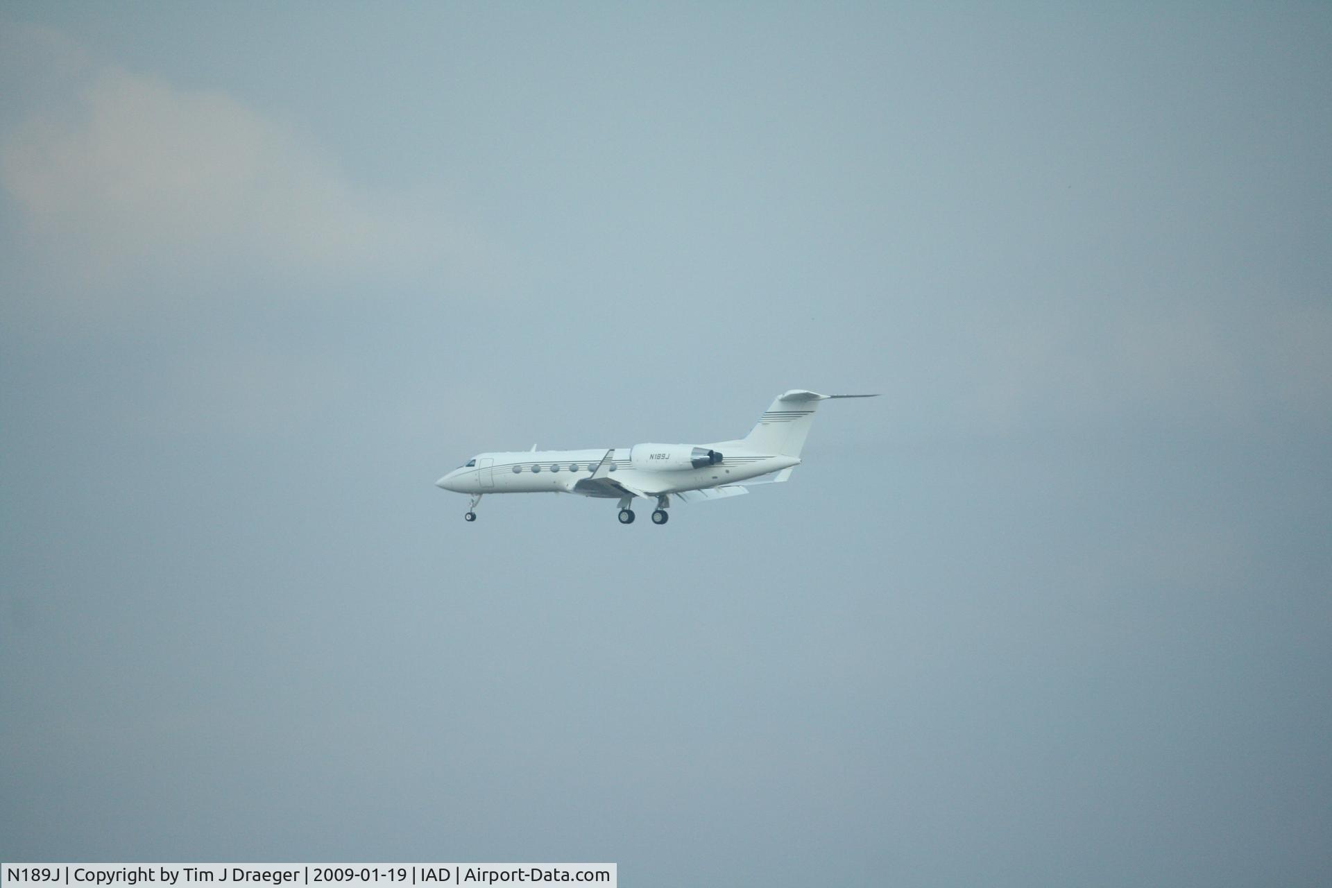 N189J, Gulfstream Aerospace G-IV C/N 1068, On approach to KIAD - Washington DC Dulles