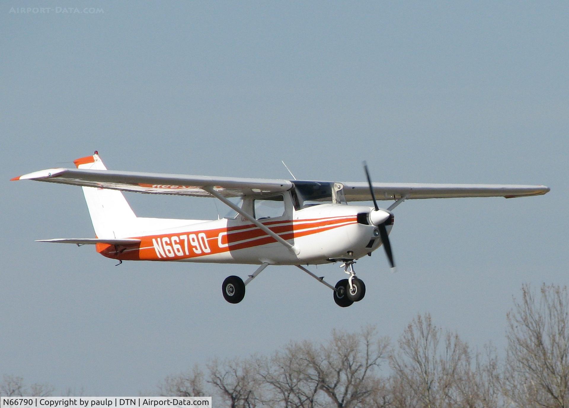 N66790, 1974 Cessna 150M C/N 15076283, Landing at the Downtown Shreveport airport.