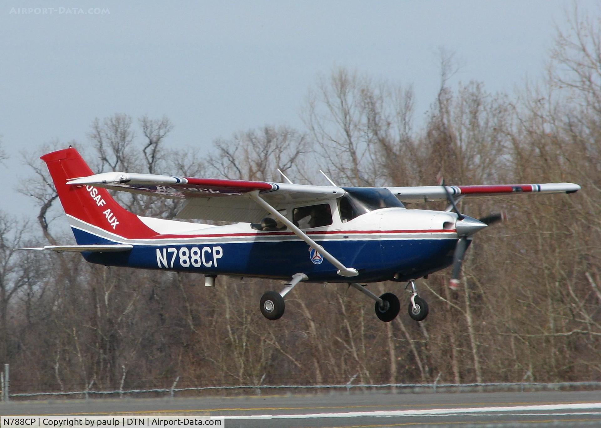 N788CP, 2006 Cessna 182T Skylane C/N 18281777, Landing on 14 at Downtown Shreveport.