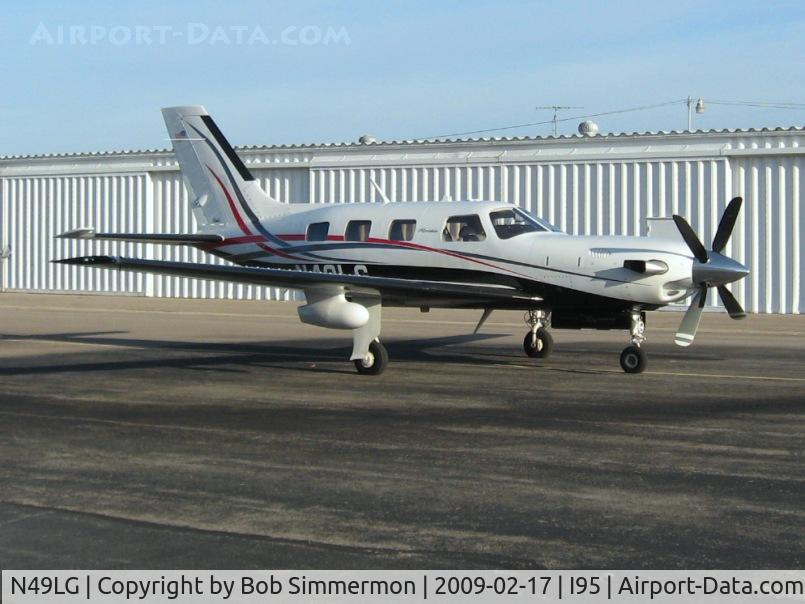 N49LG, 2005 Piper PA-46-500TP C/N 4697212, On the ramp at Kenton, Ohio