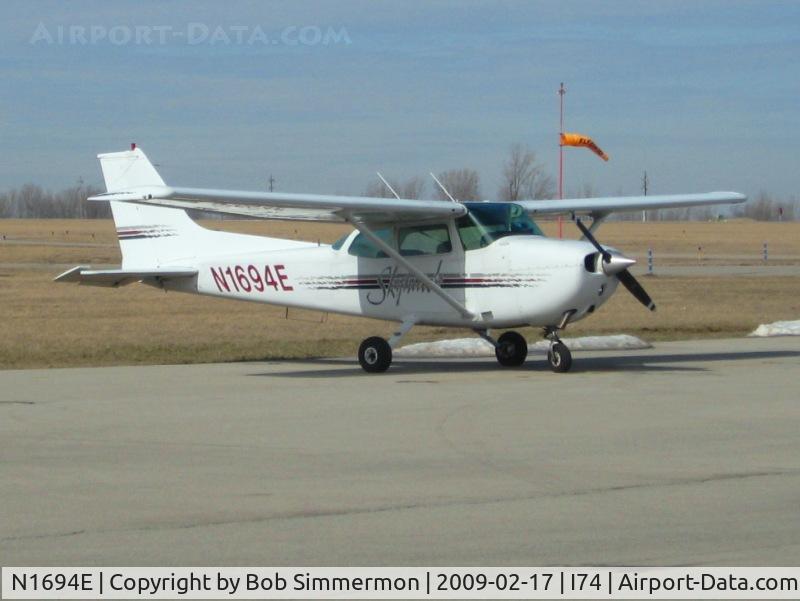 N1694E, 1978 Cessna 172N C/N 17271097, On the ramp at Urbana, Ohio