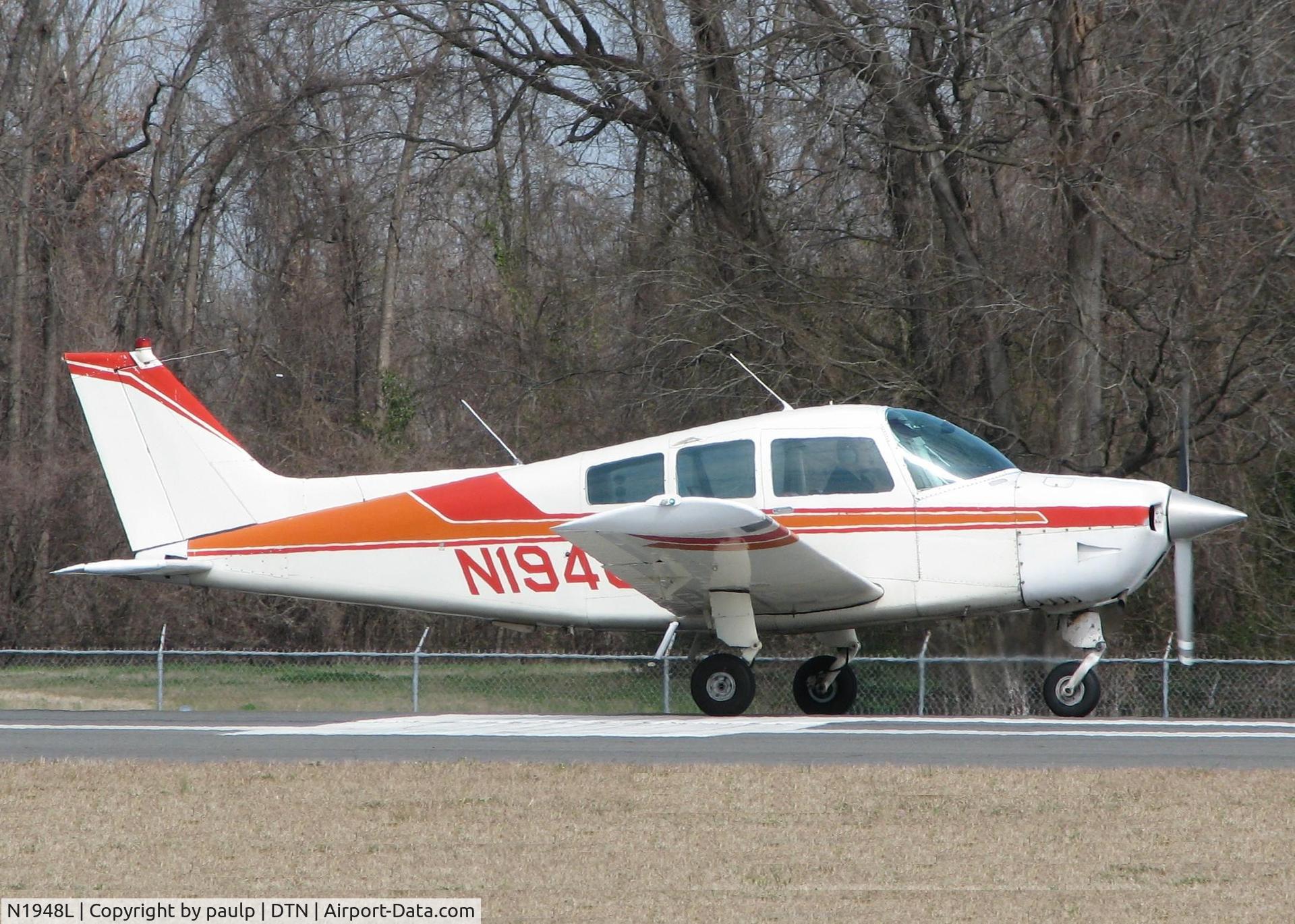 N1948L, 1976 Beech C23 Sundowner 180 C/N M-1833, Taking off on Rwy 14 at Downtown Shreveport.