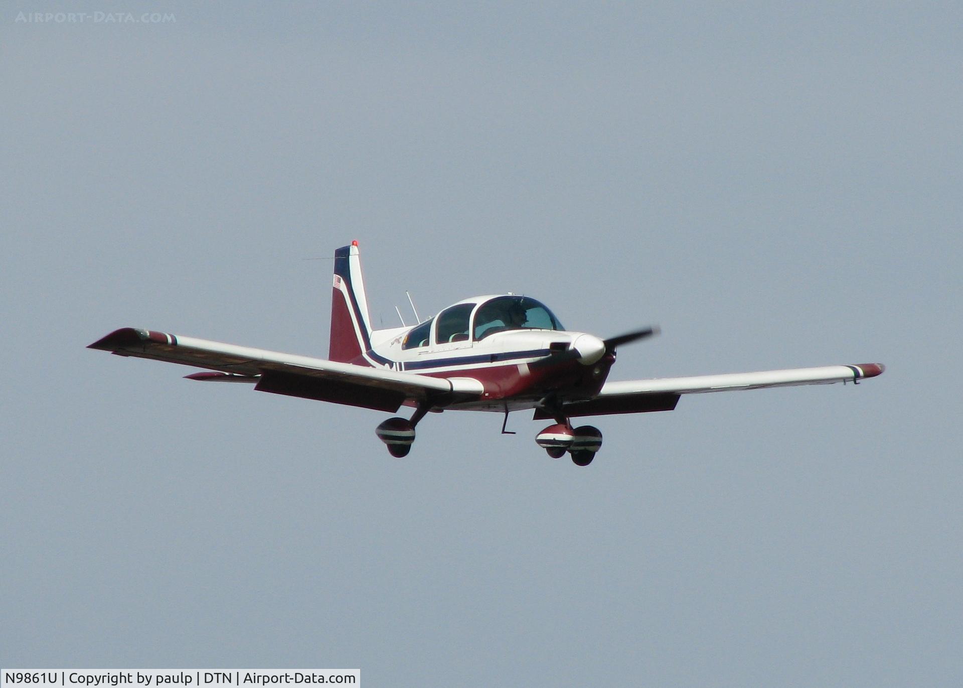 N9861U, 1976 Grumman American AA-5A Cheetah C/N AA5A0261, Landing at the Downtown Shreveport airport.