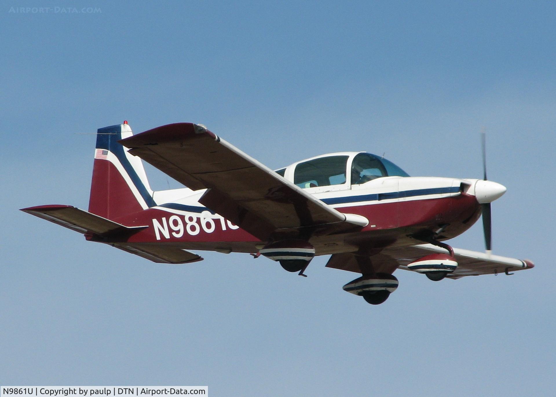 N9861U, 1976 Grumman American AA-5A Cheetah C/N AA5A0261, About to touch down on runway 14 at Downtown Shreveport.