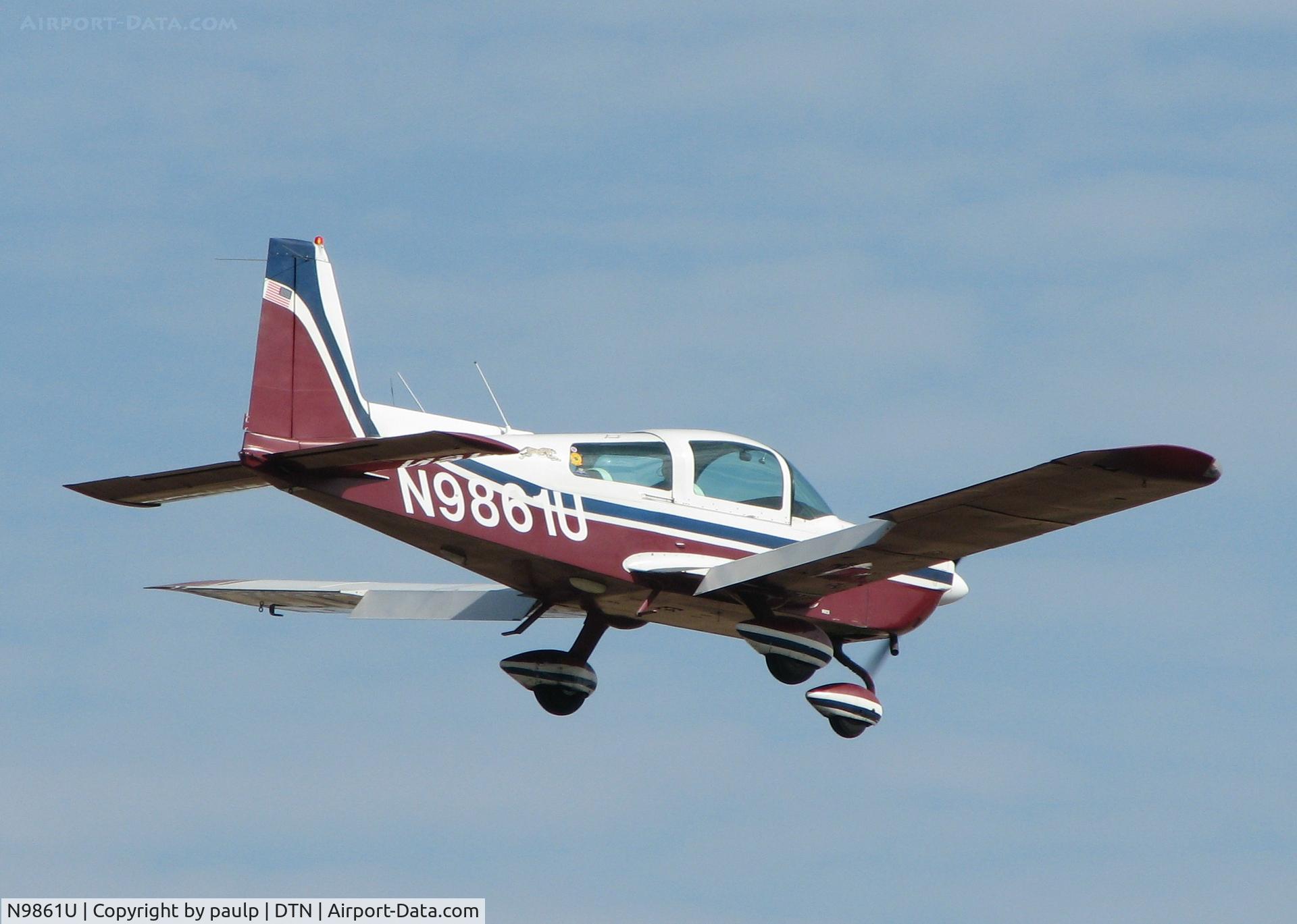 N9861U, 1976 Grumman American AA-5A Cheetah C/N AA5A0261, Landing at Downtown Shreveport.