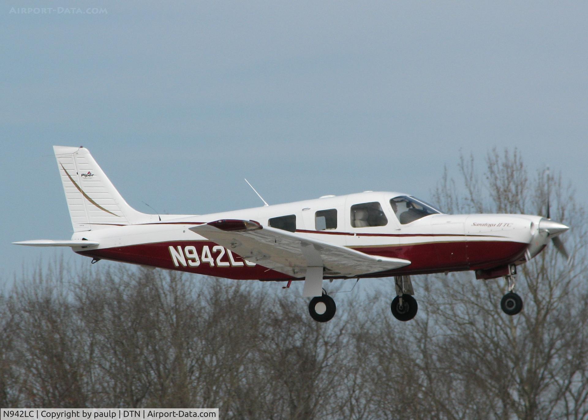 N942LC, 2001 Piper PA-32R-301T Turbo Saratoga C/N 3257265, Landing on runway 14 at the Downtown Shreveport.