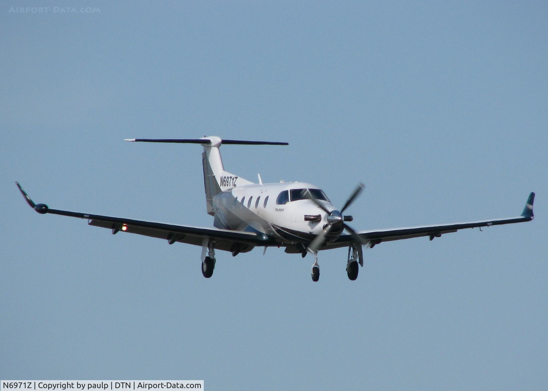 N6971Z, 2005 Pilatus PC-12/45 C/N 629, Landing on runway 14 at Downtown Shreveport.